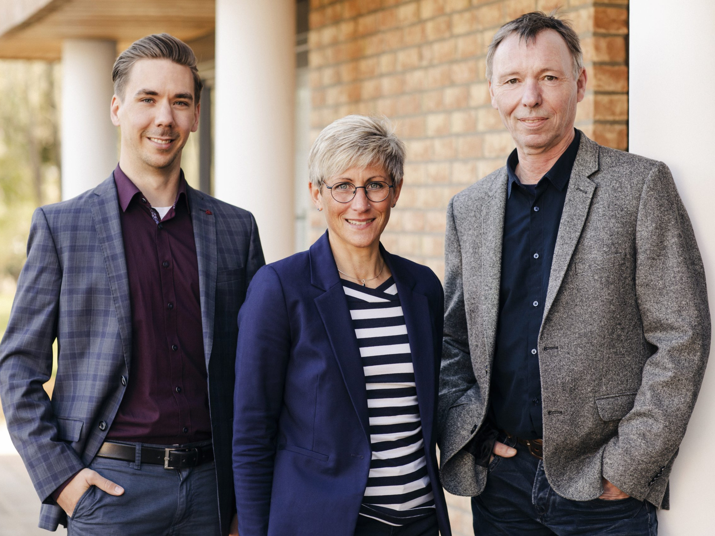Geschäftsführung von links: Malte Niebuhr (Prokurist), Katja Stremme (Geschäftsführerin), Thomas Becker (Prokurist)